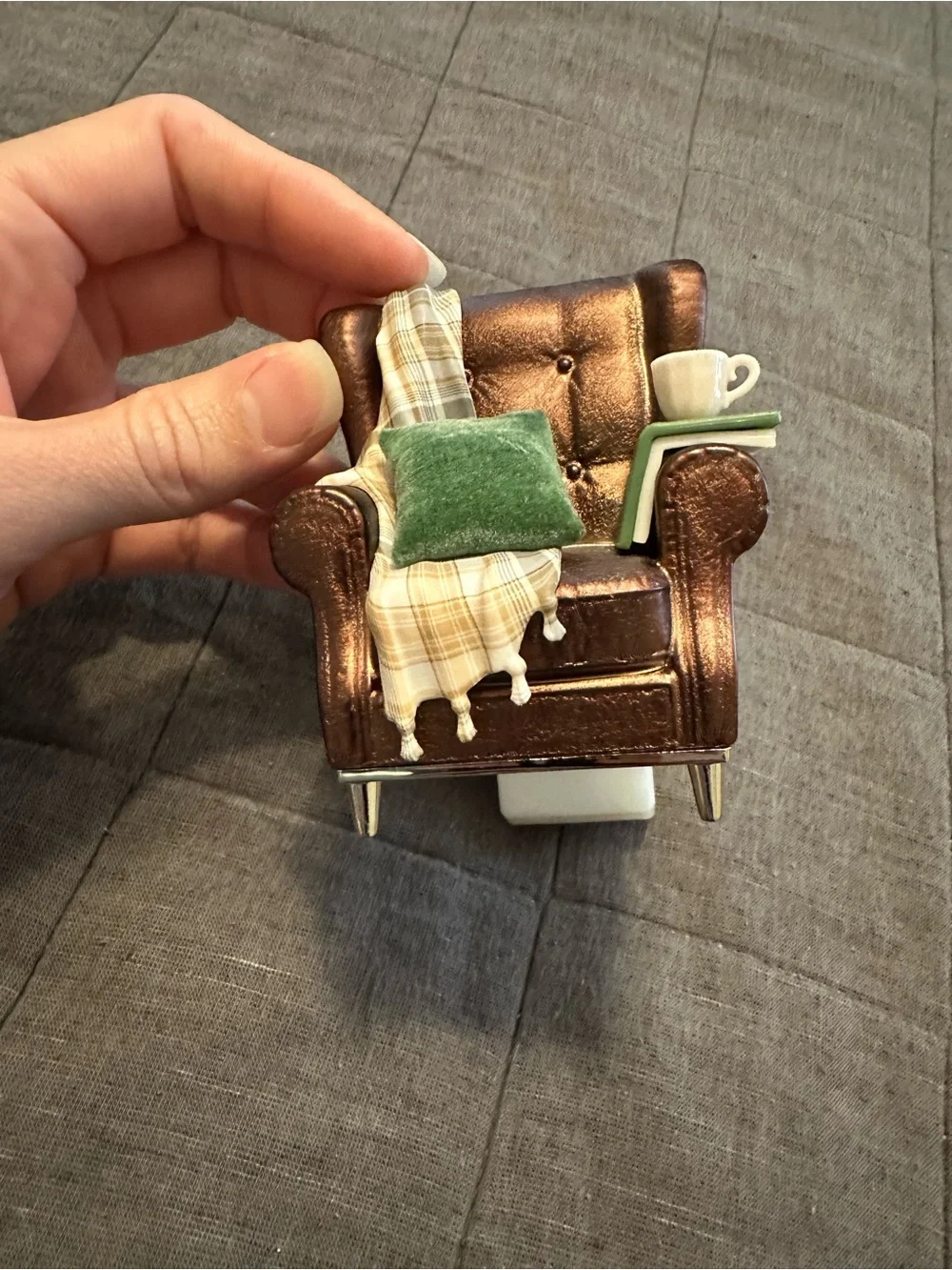 Bath & Body Works Cozy Chair Wallflowers Fragrance Plug In